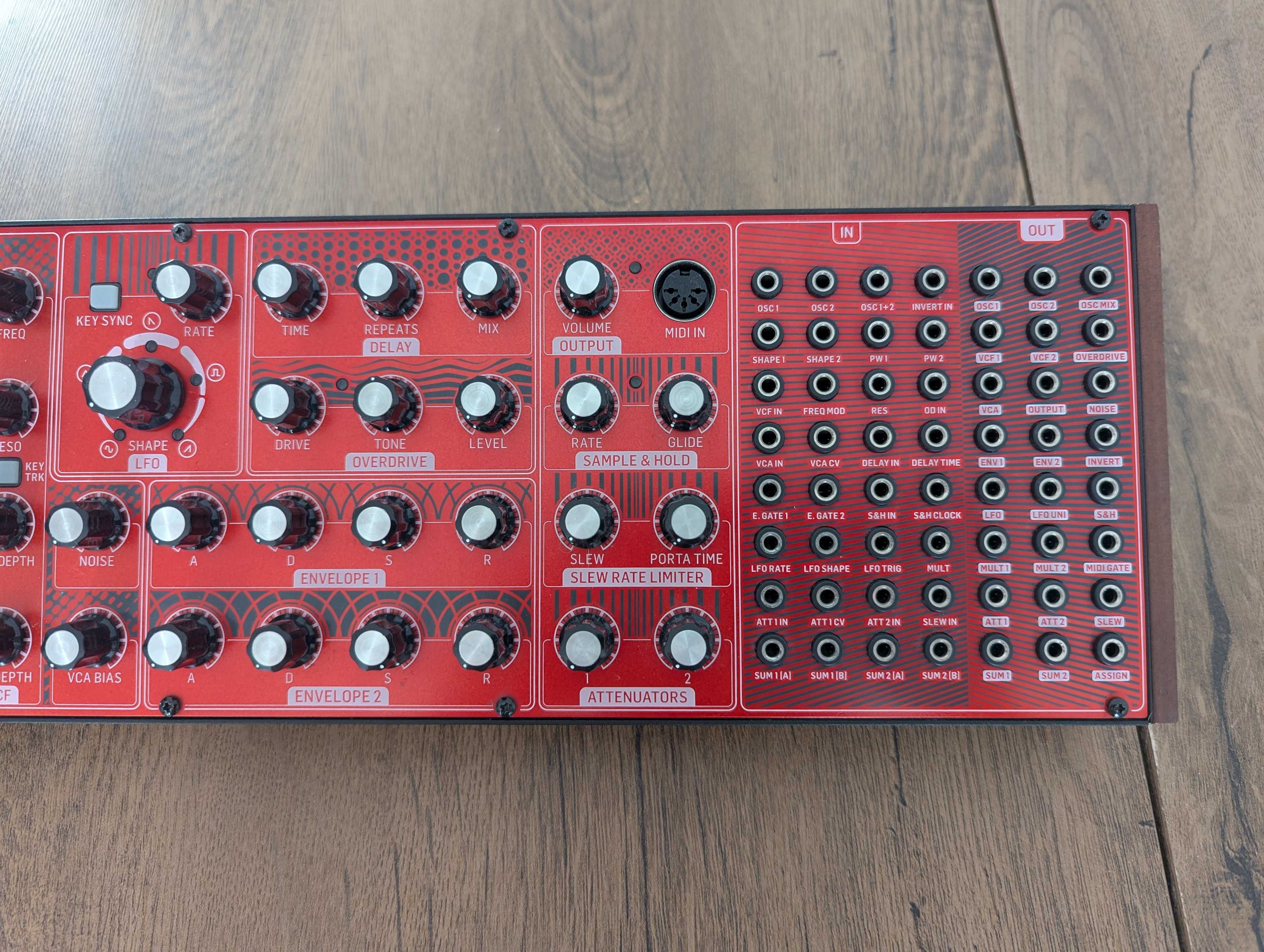 Behringer Neutron - Półmodularny syntezator analogowy