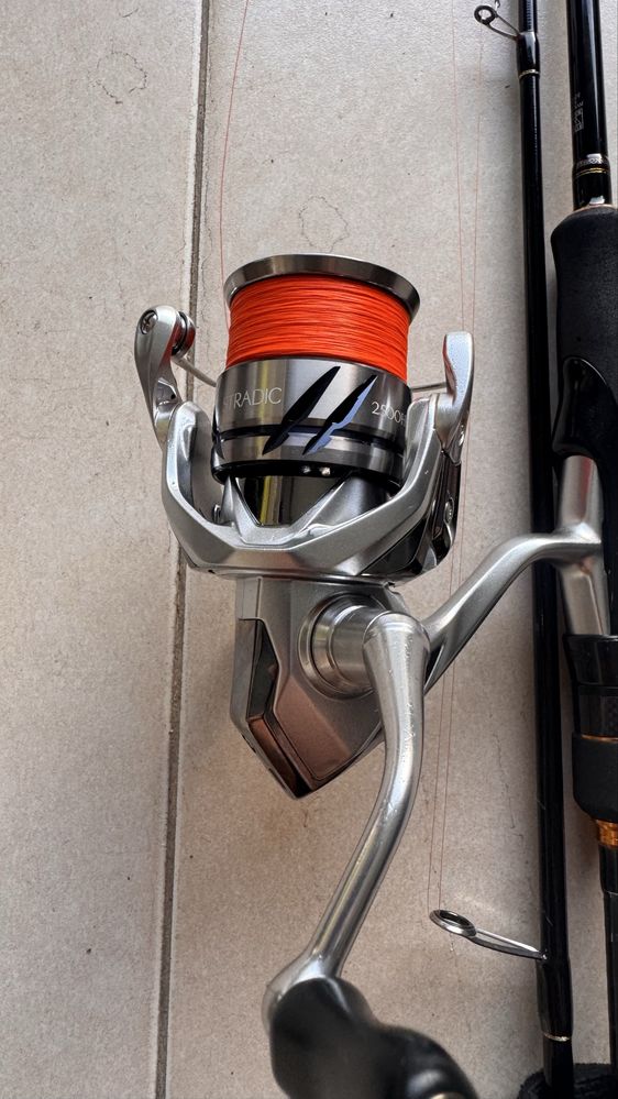 Cana ligth spinning major craft tripl e carreto shimano stradic 2500