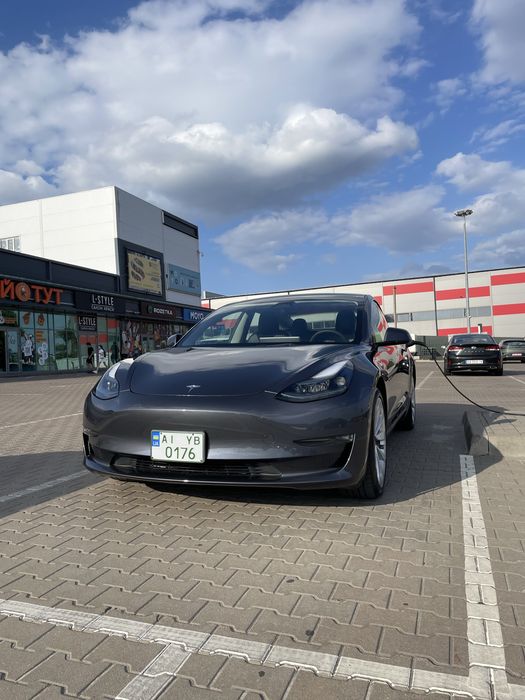 Продам Tesla model 3