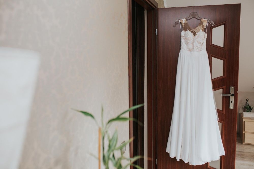 Przepiękna suknia ślubna XS- S tren rozpierdak koronka muślin