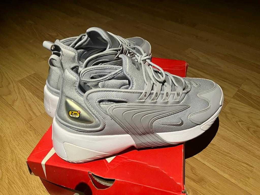 Nike Zoom 2K cor cinza prateado em Excelente estado !!!