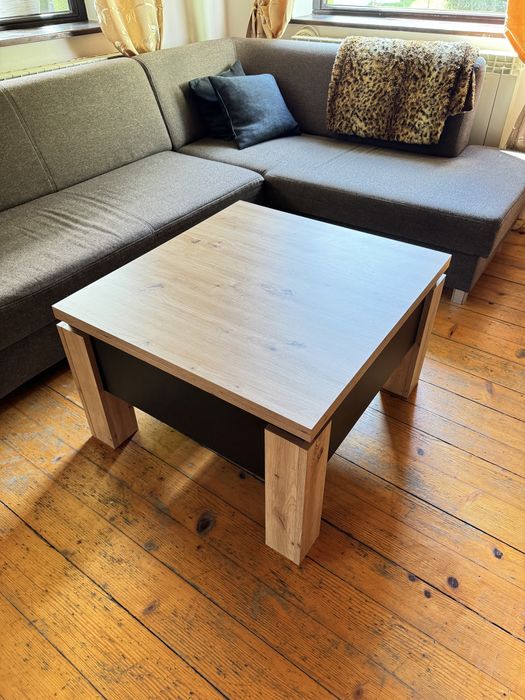 Stolik kawowy, przekształca się w pełnoprawny stół jadalny