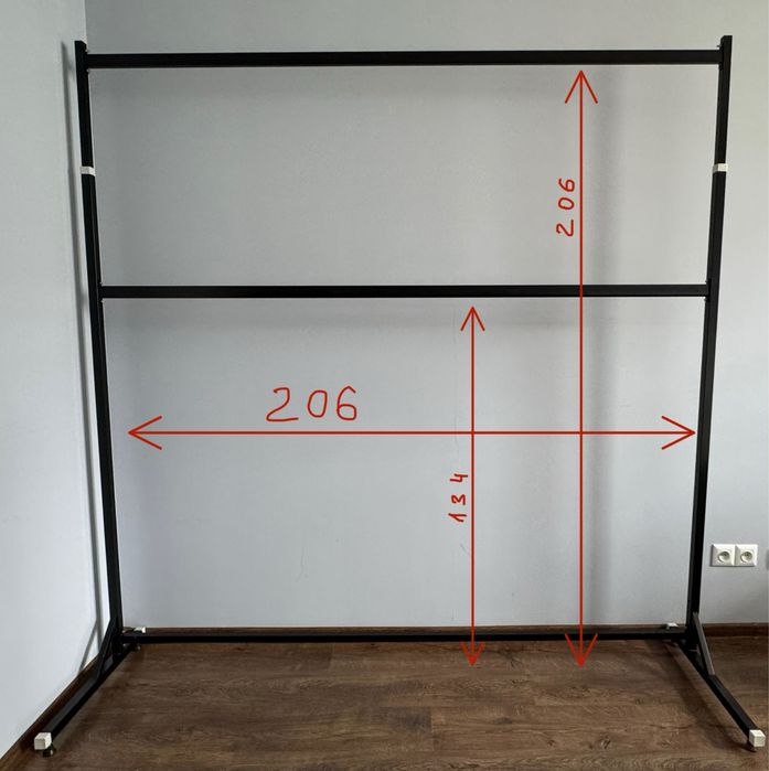 металева вішалка для одягу / стійка для гардеробу