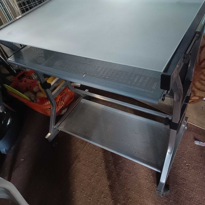 Stolik metalowy pod komputer