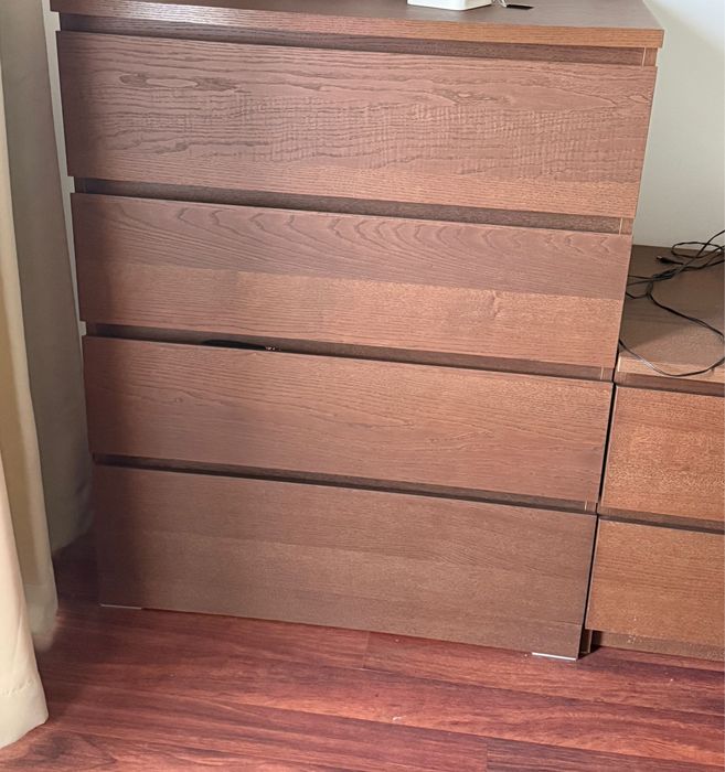 Cama,comoda,mesa de cabeceira