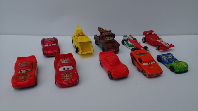 Lote de 10 carros da série "CARS"