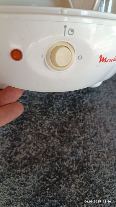 Йогуртниця Moulinex.