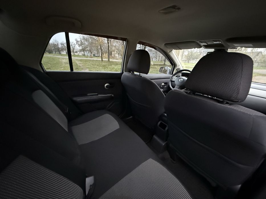 Nissan Tiida, автомат на гарній комплектаціі.