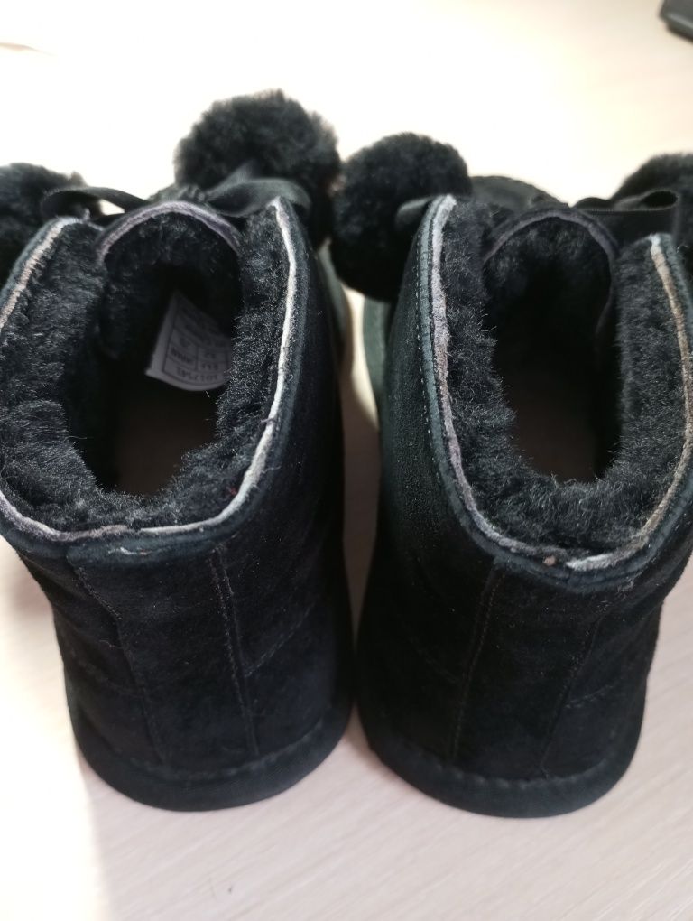 Демісезонні замшеві лофери UGG