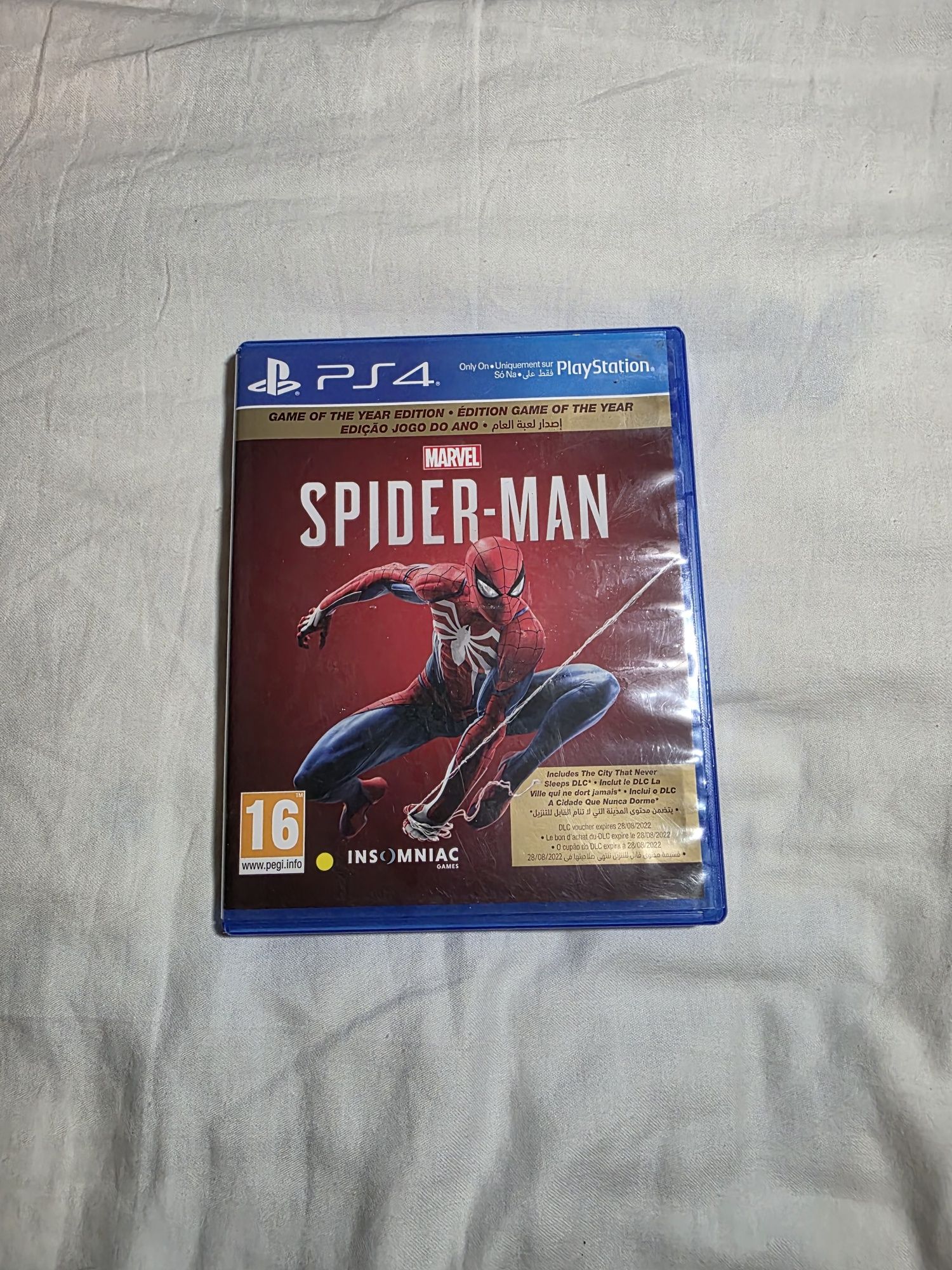 Konsola Ps4 Pro z 2 kontrolerami i gry