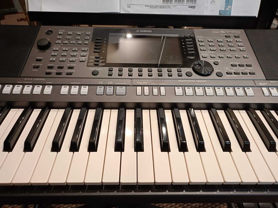 Fajny Keyboard YAMAHA PSR S770