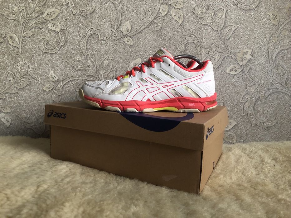 Як нові, Asics Gel Beyond для волейболу тенісу 41,5 41 40,5 40 26 25,5