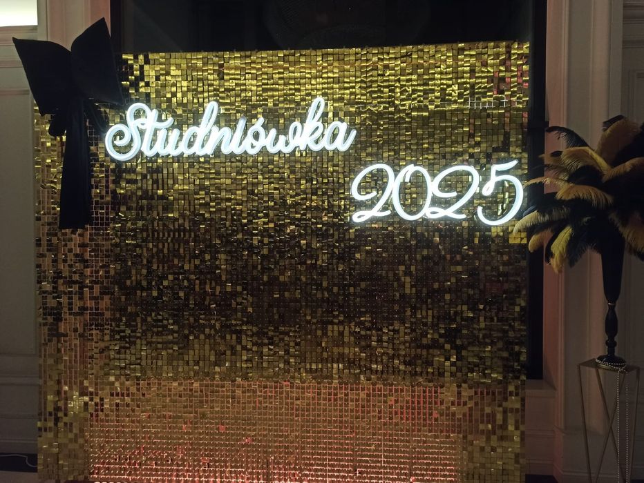 Napis led, neon STUDNIÓWKA i cyfry 2026  wynajem