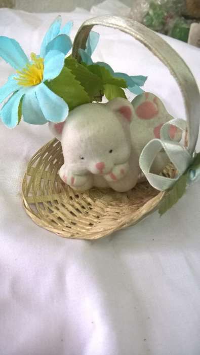 Gatinho de louça em cesta (portes Incluídos)