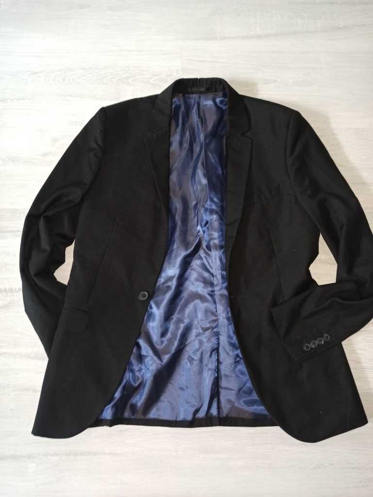 Пиджак школьный размер S черного цвета на рост 170-175