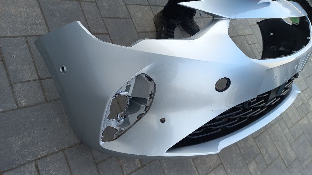 Opel Corsa f 19- zderzak przód przedni srebrny z176