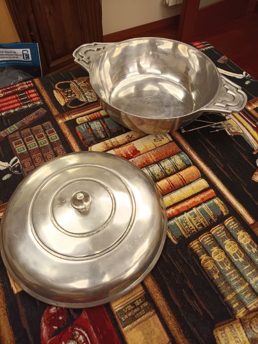 Bonitas travessas redondas com tampa (forno)