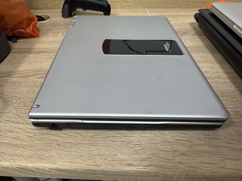 Fujitsu-Siemens Amilo A1655G