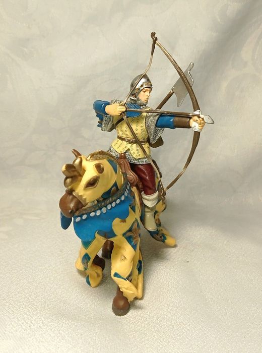 Фигурка Рыцарь лучник на коне, Papo 2003 г.