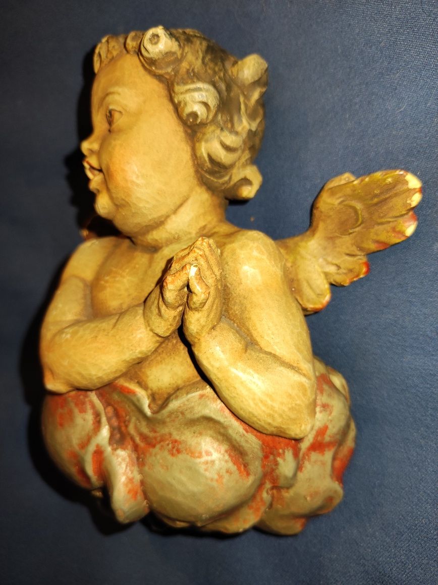 Stary aniołek putto