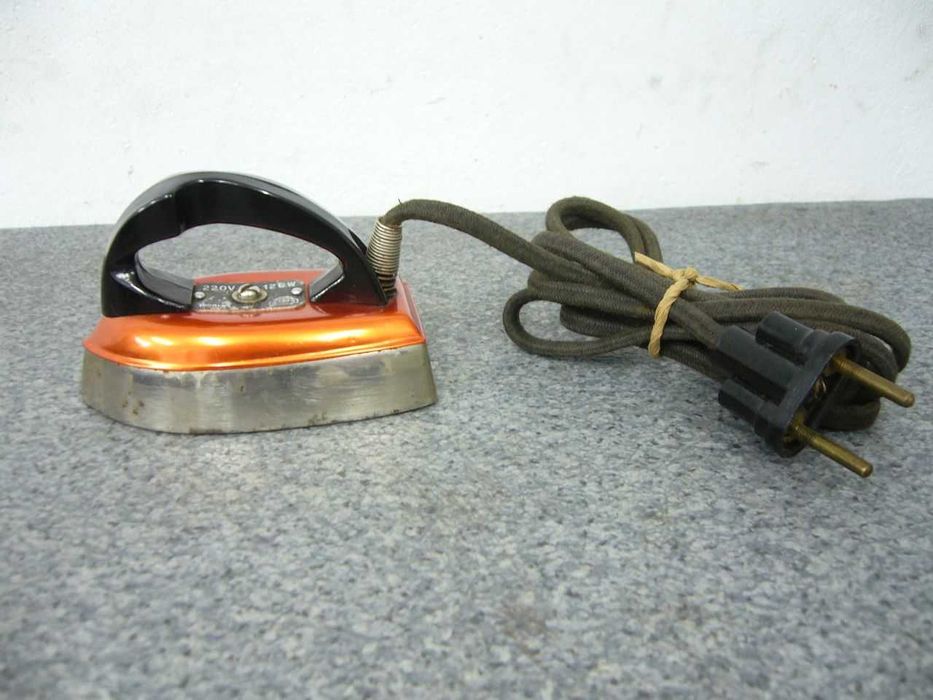 Mini żelazko podróżne typ P-120 zabytek 1958 rok