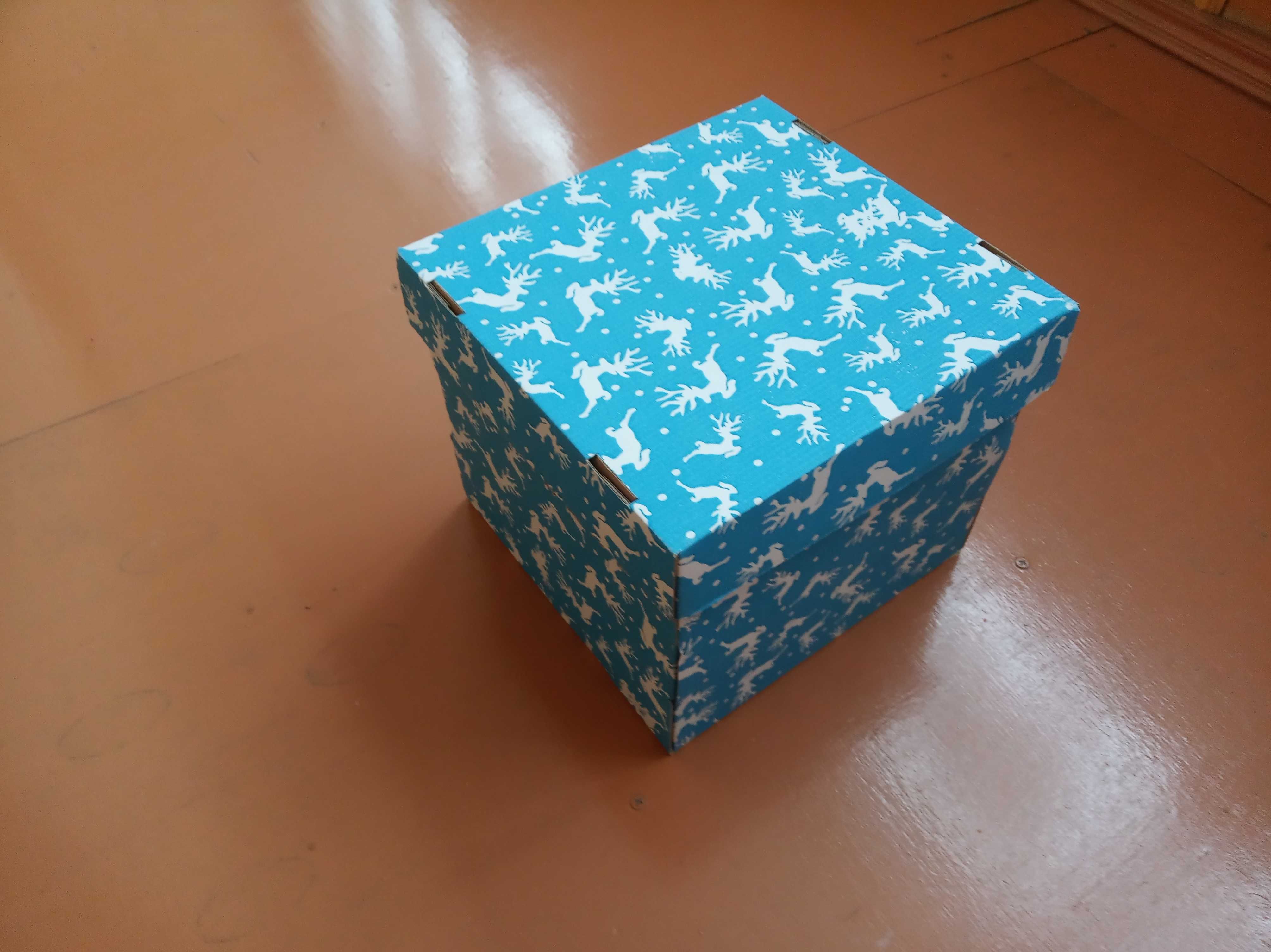 Нова новорічна пакувальна коробка з оленями