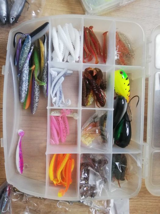 przynęty nowe spławiki haczyki ciężarki spinning raczki wobler