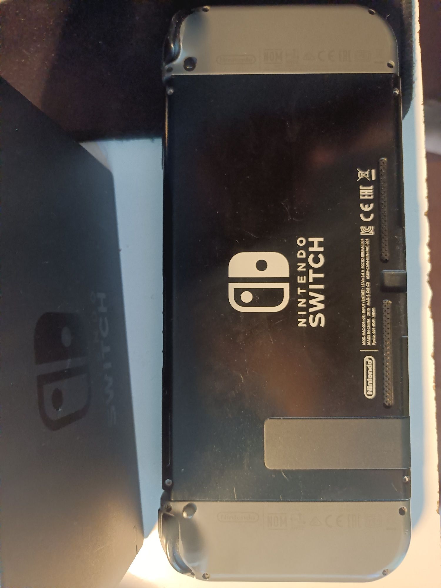Konsola nintedo switch + 128gb sd + 2 pady do switch