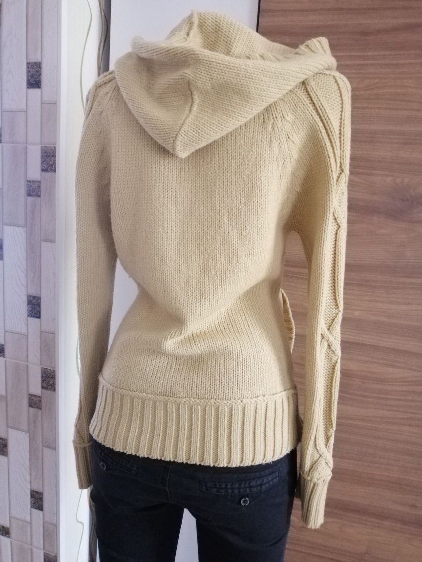 Светр жіночий Тёплый бежевый свитер H&M