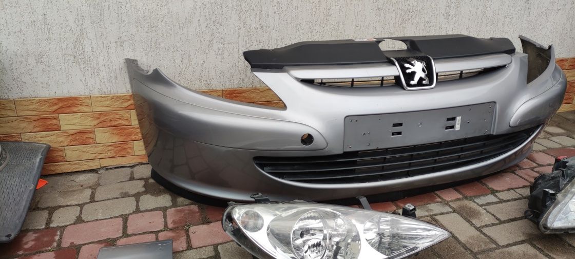 Бампер передній peugeot 307