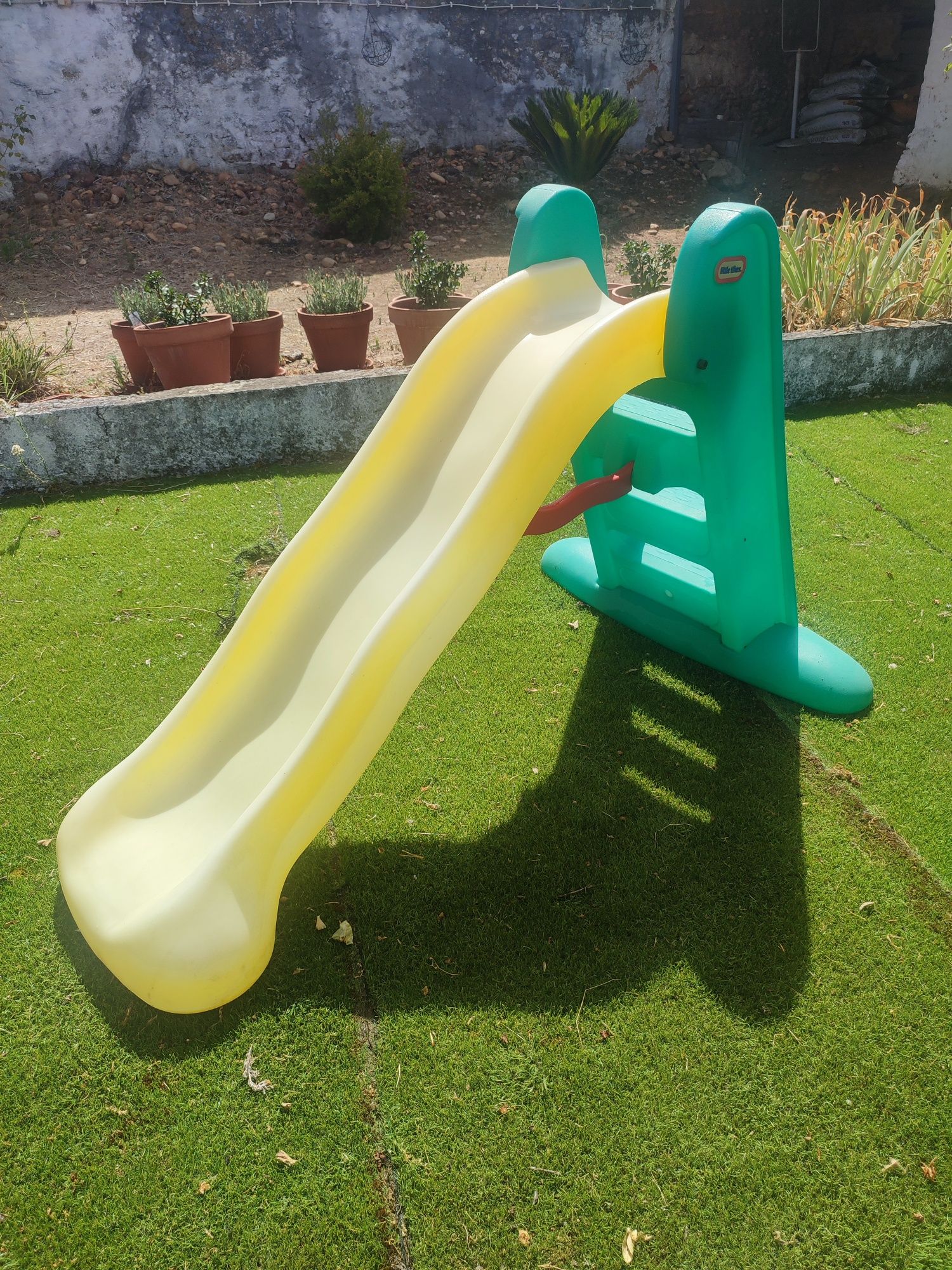 Escorrega infantil jardim Little Tikes