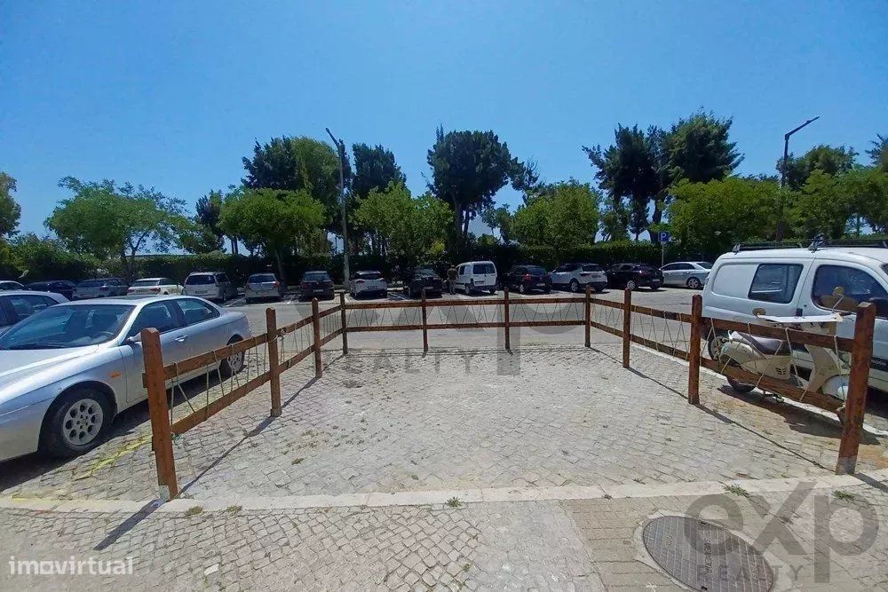 Espaço Comercial à Venda em Fuzeta - Oportunidade Imperdível!