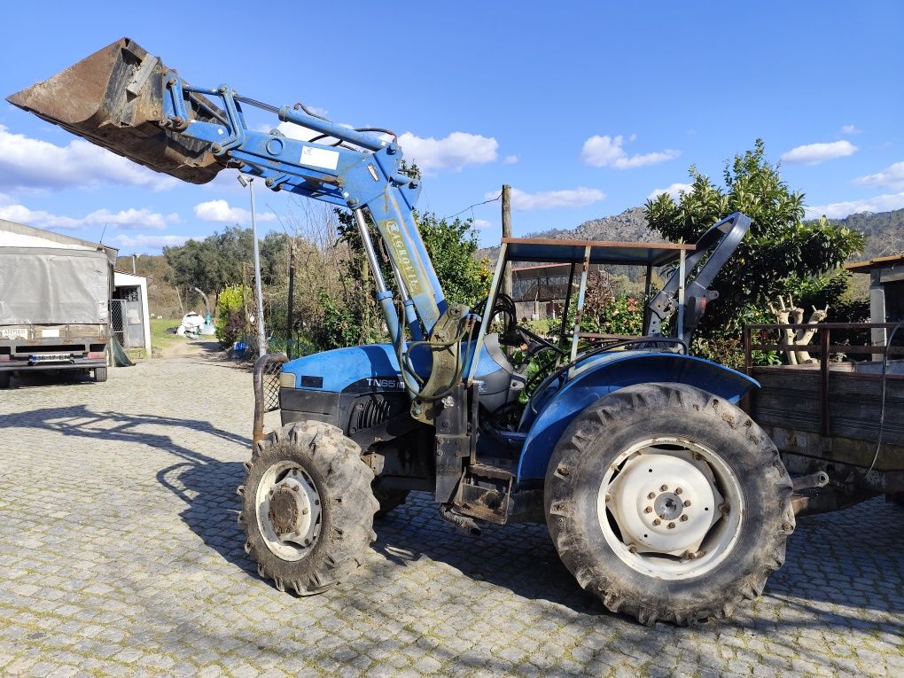 New holland tn 65 em ótimo estado.
4700 horas
Podem ser adiciona
