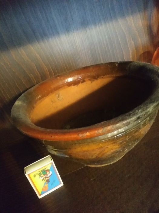 Старовинна глиняна миска