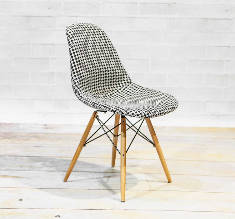Krzesło tapicerowane Pepitka czarno białe skandynawskie drewniane