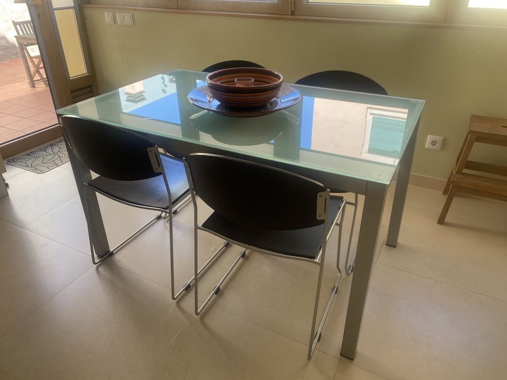 Mesa de cozinha com 4 cadeiras