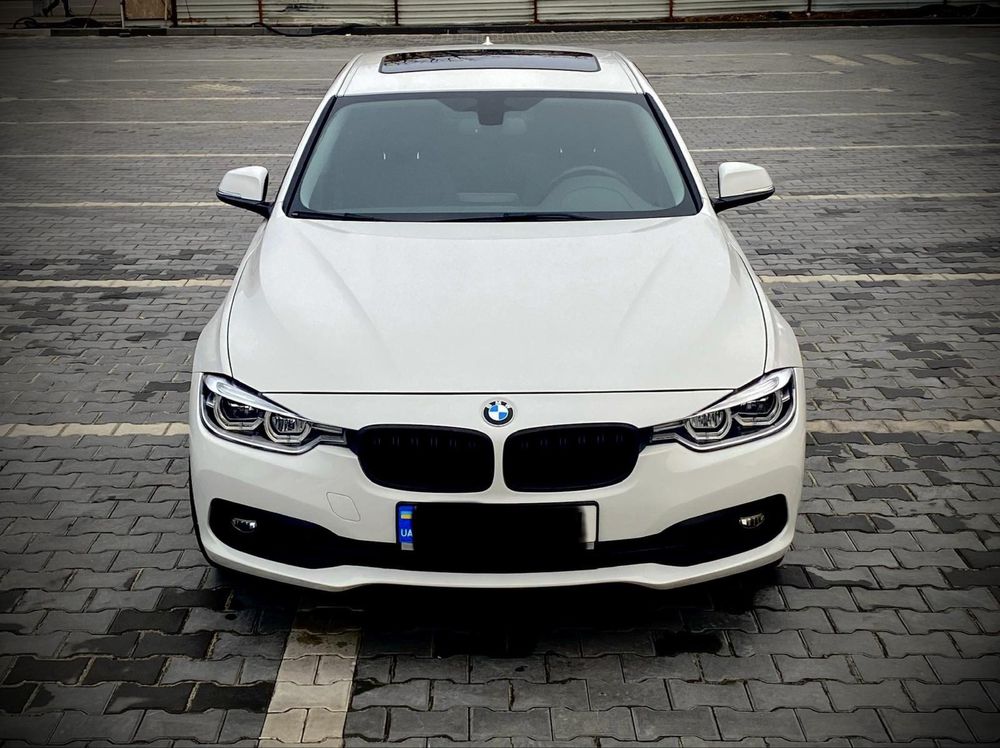 BMW 320i 2018 року