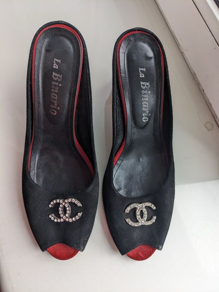 Босоножки на каблуке замшевые Chanel  40-41