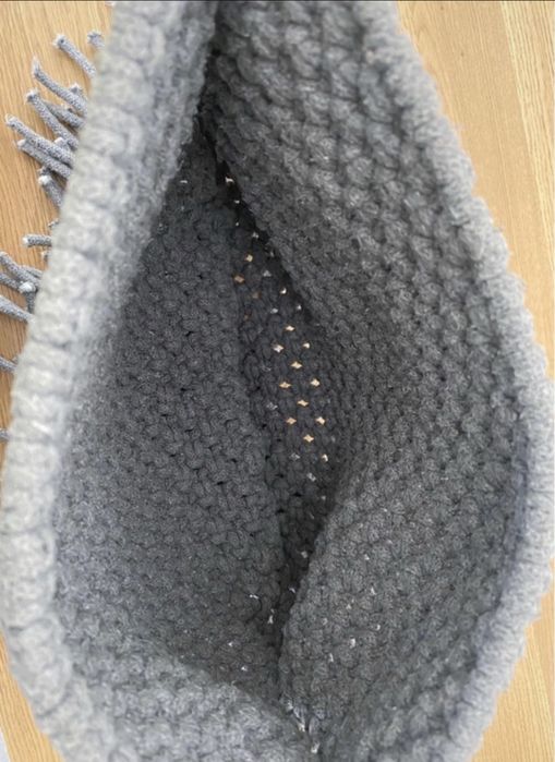 Szara torba z wloczki hand made listonoszka z chwostem