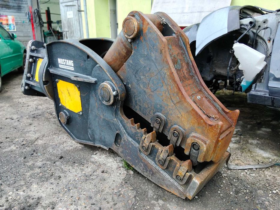 Obrotowa szczęka krusząca MUSTANG RH26 z płytą mocującą