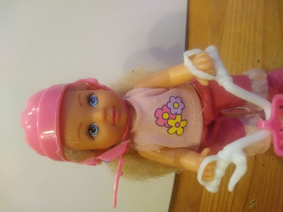 Lalka Evi na rowerze od Simby