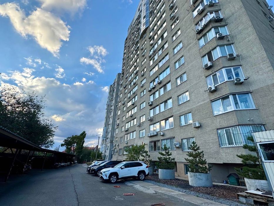 Продажа 4к с ремонтом в новом доме, паковка на два авто