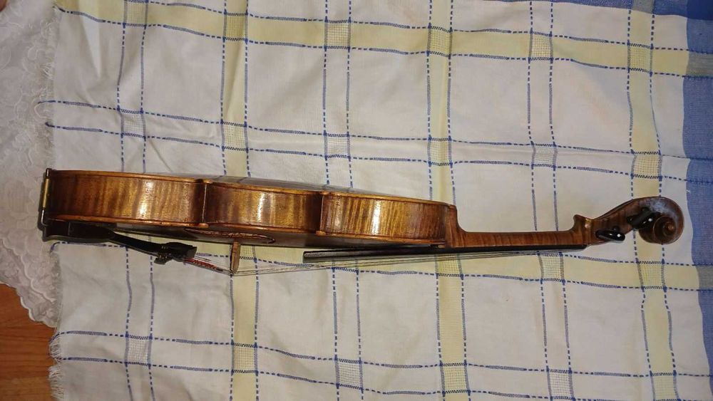 Продам старинную скрипку.