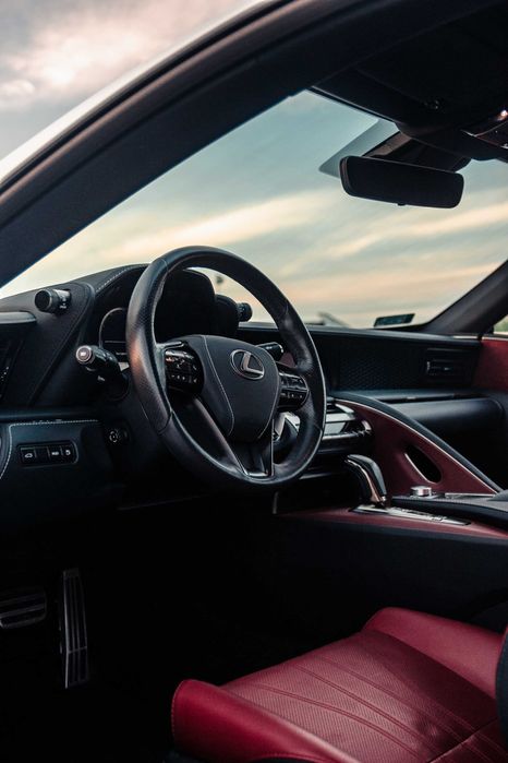 Wynajem Lexus LC500 Prestige - wypożyczalnia samochodów