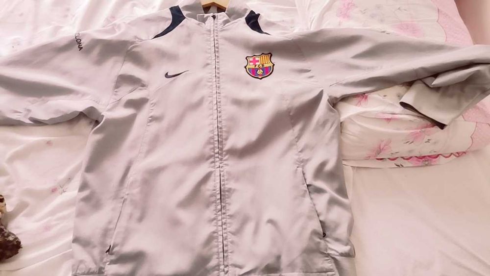Casacos do Chelsea e do Barça, braçadeira  de Portugal 12/15 anos