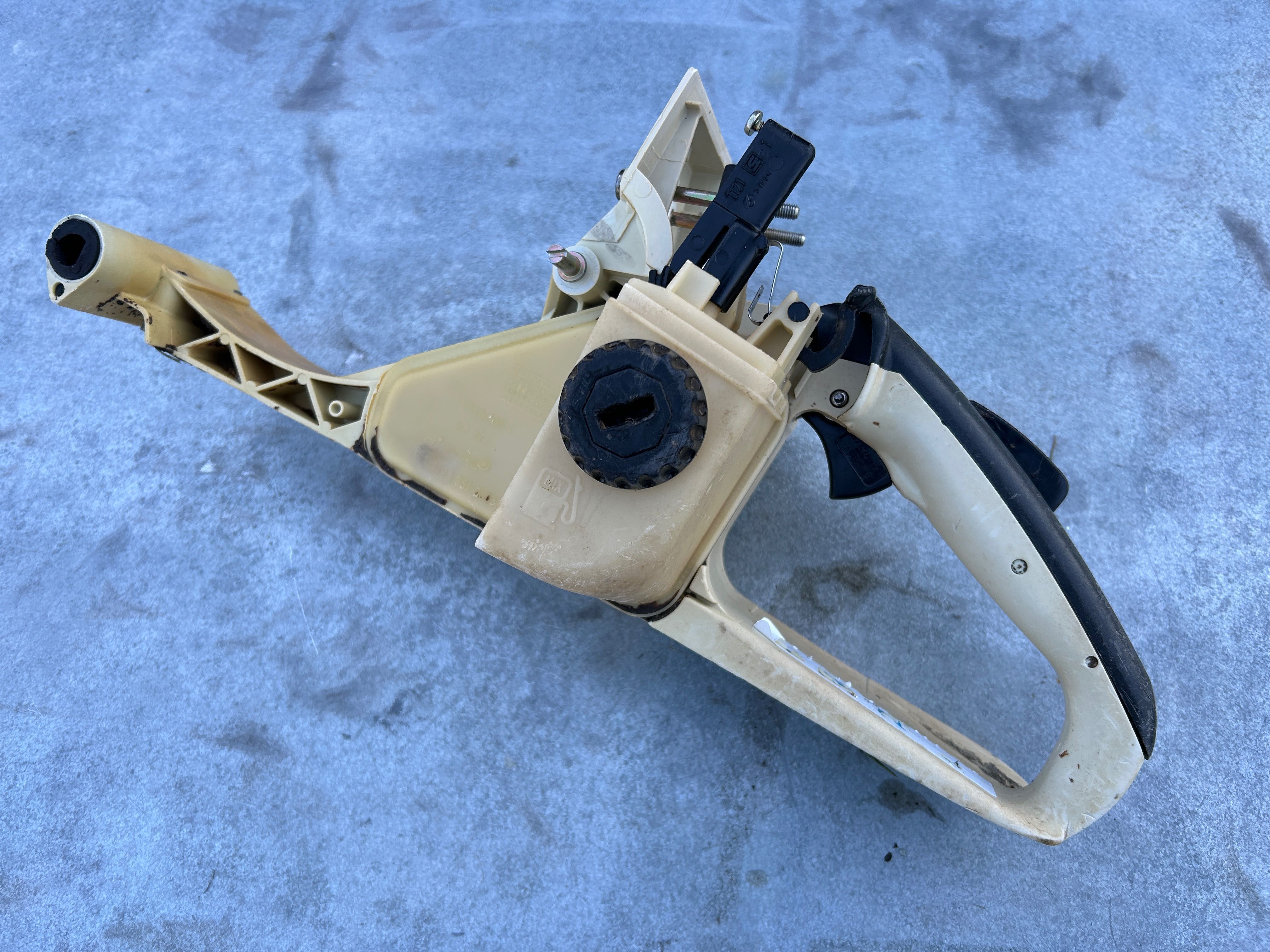 ZBIORNIK PALIWA Bak UCHWYT STIHL 034 036 Stihl 034AV MS360 MS 340 (109
