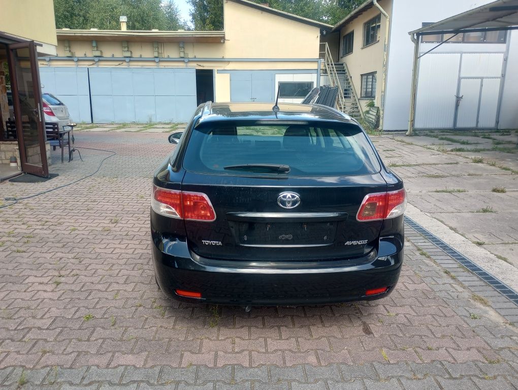 Piękna Toyota Avensis kombi mały przebieg od pierwszego właściciela