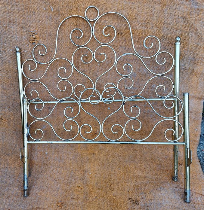 Cama de ferro de solteiro com estrado de ferro