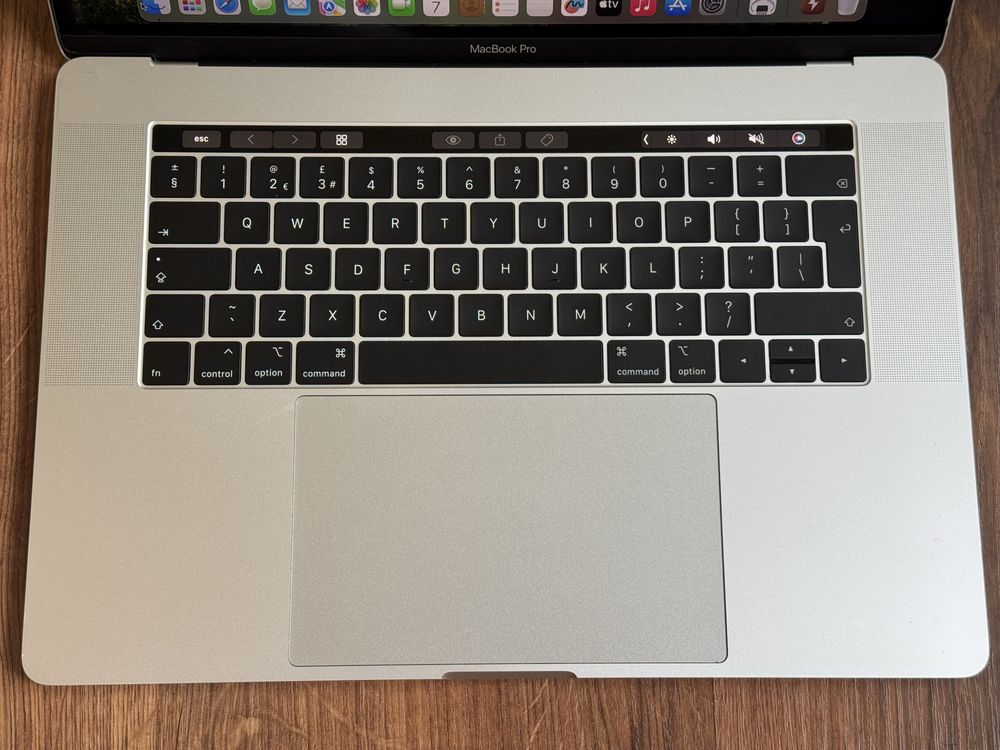 Laptop MacBook Pro 15 i7-8850H/16/512 A1990 Silver 2018 Sequoia