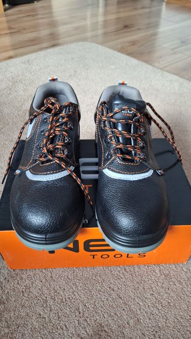 Nowe obuwie robocze